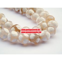 Csiszolt achát ásványgyöngy. 8mm. Fehér.  1 szál.