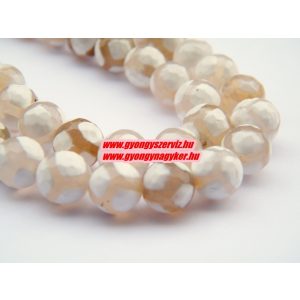 Csiszolt achát ásványgyöngy. 8mm. Fehér.  1 szál.