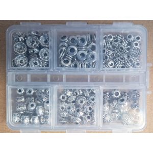 DIY. 135 darabos fém köztes , rondell, vegyes csomag, ajándék dobozban. Antik ezüst szín.
