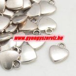 Fém medál, fityegő. Szív. 12x10mm. Antik ezüst szín. 10db.