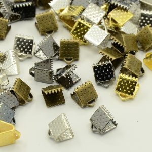  100db. Szalagvég, zsinórvég, végzáró. 6x6x5mm. 6 színben! Válassz színt! 