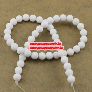 Matt jade ásványgyöngy. 6mm. Porcelán fehér. 1 szál. (kb. 40cm)