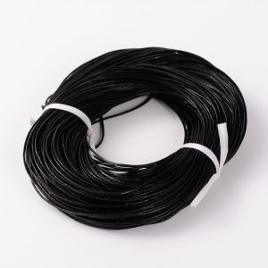 100m. Bőr zsinór. 1.5mm. Fekete.