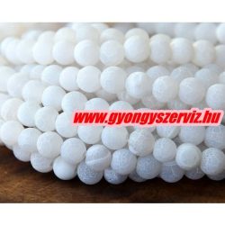   Matt, repesztett achát ásványgyöngy. 6mm. Fehér. 1 szál.