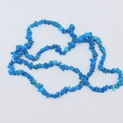 1 szál. Szintetikus türkiz splitter gyöngy.