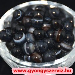  Leárazva!  Ásványgyöngy, féldrágakő gyöngy. Fekete színű achát. 8mm.  1 szál.