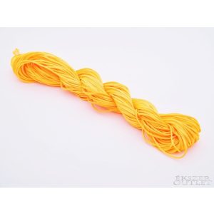 10db.  Shamballa fonal. Nylon fonal. 1.5mm. 12.5m/db. Narancs.   