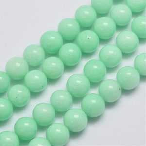 Jade ásványgyöngy. 8mm. Menta.  1 szál, kb. 40cm.